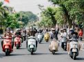Kala Vespa dari Italia dan Batik dari Indonesia