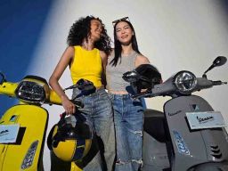 Vespa Primavera dan Vespa Sprint Hadir di Tunjungan Plaza 1 Mall Surabaya