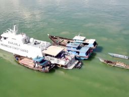 Bakamla RI Geledah Tiga Kapal Tambang Pasir Ilegal di Perairan Karimun