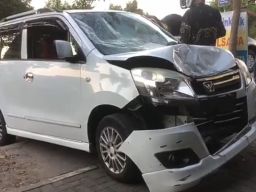Minibus Hajar Pemotor Penjual Es Keliling di Magetan