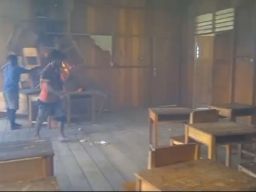 Organisasi Papua Merdeka Bakar Gedung SMP Negeri Okbab