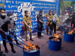 Bea Cukai Blitar Musnahkan Barang Kena Cukai Ilegal Senilai Ratusan Juta Rupiah
