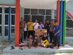 PT Peputra Supra Jaya Serahkan Bantuan AC ke Pustaka Desa Langkan