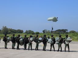 Komandan Puspenerbal Beri Ucapan Selamat 41 Siswa Diktaifib