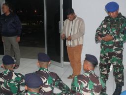 Antisipasi dan Meminimalisir Pelanggaran, Komandan Lanudal Manado Sidak HP Prajurit Tidur Dalam