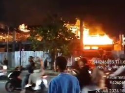 Kebakaran di Depan Polsek Mejayan, Kabupaten Madiun