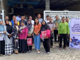 Prodi S1 Ekonomi Unesa Menggelar Pelatihan Digitalisasi Pengelolaan Data Bagi Perangkat Desa Tawangsari