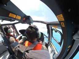 Skuadron Udara 100 Wing Udara 2 Puapenerbal Latihan EMU Bersama KRI dr Wahidin Sudirohusodo