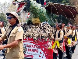 Pawai Ogoh Ogoh Memeriahkan Karnaval di Desa Cendoro