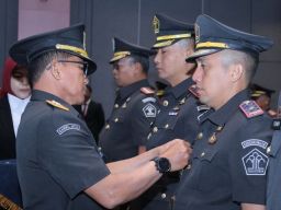 Kakanwil Kemenkumham Jatim Lantik 16 Kalapas dan Karutan