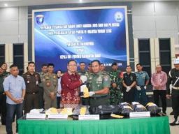 Pangdam Tanjungpura Serahkan Tersangka dan Barang Bukti Narkoba