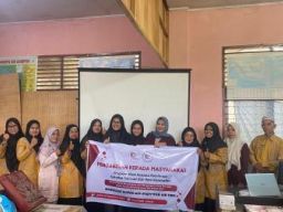 TIM PKM Program Studi D3 Fisioterapi Universitas Abdurrab Edukasi Pelajar MA Assayafiiyah Air Tiris