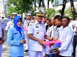 Komandan Puspenerbal Ziarah TMP 10 November Surabaya