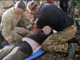 Aksi Tanggap Pasukan Khusus AS Bantu Evakuasi Warga Yang Kecelakaan Tunggal