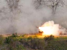 Aksi Tembakan Munisi Tajam Terintegrasi Pukau Delegasi Asing Dalam Super Garuda Shield 2024