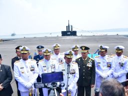 Wakil Komandan Puspenerbal Hadiri Upacara HUT TNl AL di Surabaya