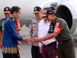 Satgas Pamwil Korem Bhaskara Jaya Amankan Kunjungan Presiden RI