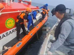 Bakamla RI Bersama Tim SAR Gabungan Berhasil Temukan Korban KM Karya Sempurna 7