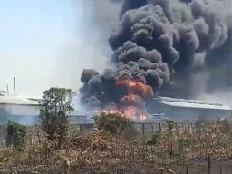 Pabrik PT Langgeng Jaya Plastindo Kebakaran