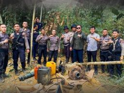 Satreskrim Polres Bengkayang Grebek Tambang Emas Ilegal di Belakang  Pemakaman Bongja