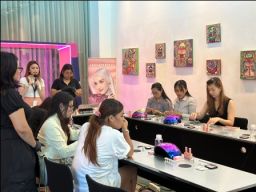 Keseruan Belajar Seni Menghias Kuku di Artotel TS Suites Surabaya
