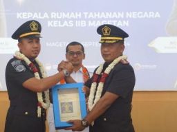 Suasana Haru Iringi Pisah Sambut Kepala Rutan Magetan