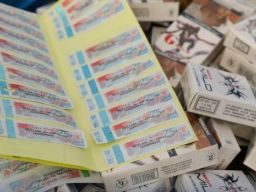 Bea Cukai Malili Hentikan Mobil Pembawa Lima Karton Rokok Ilegal