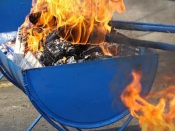 Jutaan Batang Rokok dan Miras Ilegal Dimusnahkan di Bandung