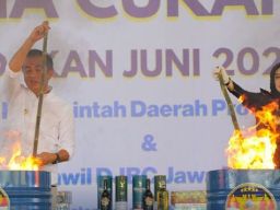 Pemusnahan Barang Kena Cukai Ilegal Senilai 10 Miliar Rupiah