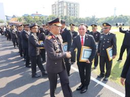 AKBP Mirzal Maulana Meraih 5 Penghargaan dari Kapolda Jatim