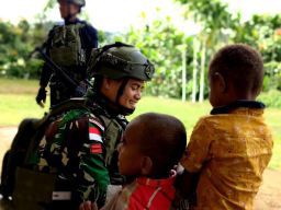 Satgas Yonif 512 QY Bangun Kolaborasi dengan Masyarakat Iwur