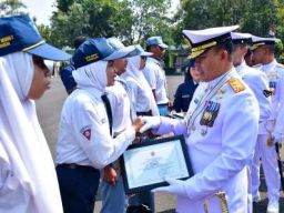 Komandan Puspenerbal Hadiri Peringatan HUT TNl di Kogartab lll Surabaya