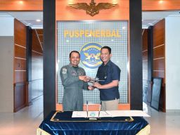 Komandan Puspenerbal Terima Kunjungan Silaturahim GM PT APl Kancab Juanda