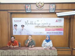 Gambar Calon Bupati Gresik Dipajang Saat Acara Mini Lokakarya di Manyar