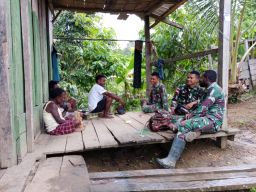Satgas Yonif 512 QY Sambangi Rumah Warga Kampung Unggalom