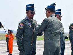 11 Pati TNl AL Terima Brevet Kehormatan Penerbangan TNl Angkatan Laut