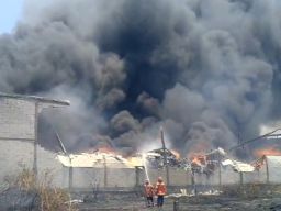 Kades Driyerejo Lagi di Solo, Gudang Pelet Plastiknya di Desa Kesamben Wetan Ludes Terbakar