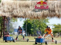 Pembalap Red Bull KTM Factory Racing Balapan Cepat Traktor Kra-Tae