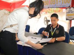 Panitia SKD CPNS Kemenkumham Jatim Kompak Kenakan Jersey Timnas