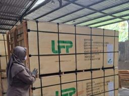 Plywood Asal Jawa Timur Diekspor ke Amerika Serikat