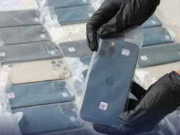 Bea Cukai Riau Gagalkan Penyelundupan Ratusan Smartphone