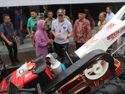 3 Tiga Petani Asal Kelurahan Bancaran Dapat Bantuan Traktor Dari Menteri Pertanian