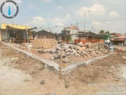 Proyek Pembangunan Tembok BUMDes di Desa Kepuhanyar Impor Pekerja dari Luar