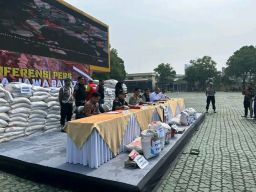 Ditreskrimsus Polda Jabar Tangkap Pelaku Usaha Pupuk Pals