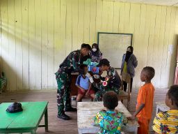 Satgas Yonif 512 QY Sukseskan Program Imunisasi di Puskesmas Yabanda