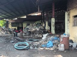 Pembuangan Limbah Residu di Sepadan Sungai Bluru