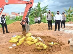 Ditreskrimsus Polda Kalsel Grebek Tempat Pembuangan Limbah Medis