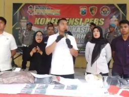 Polisi Ringkus Mucikari di Sidoarjo yang Jual Perempuan Via Medsos