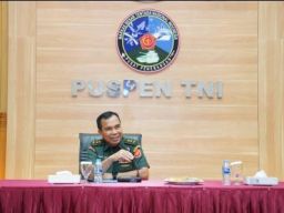 Klarifikasi Kapuspen TNI Terkait Foto Pamen TNI Bersama Ivan Sugianto