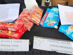 Polresta Bandung Bongkar Praktik Manipulasi Tanggal Kadaluarsa Produk Pangan